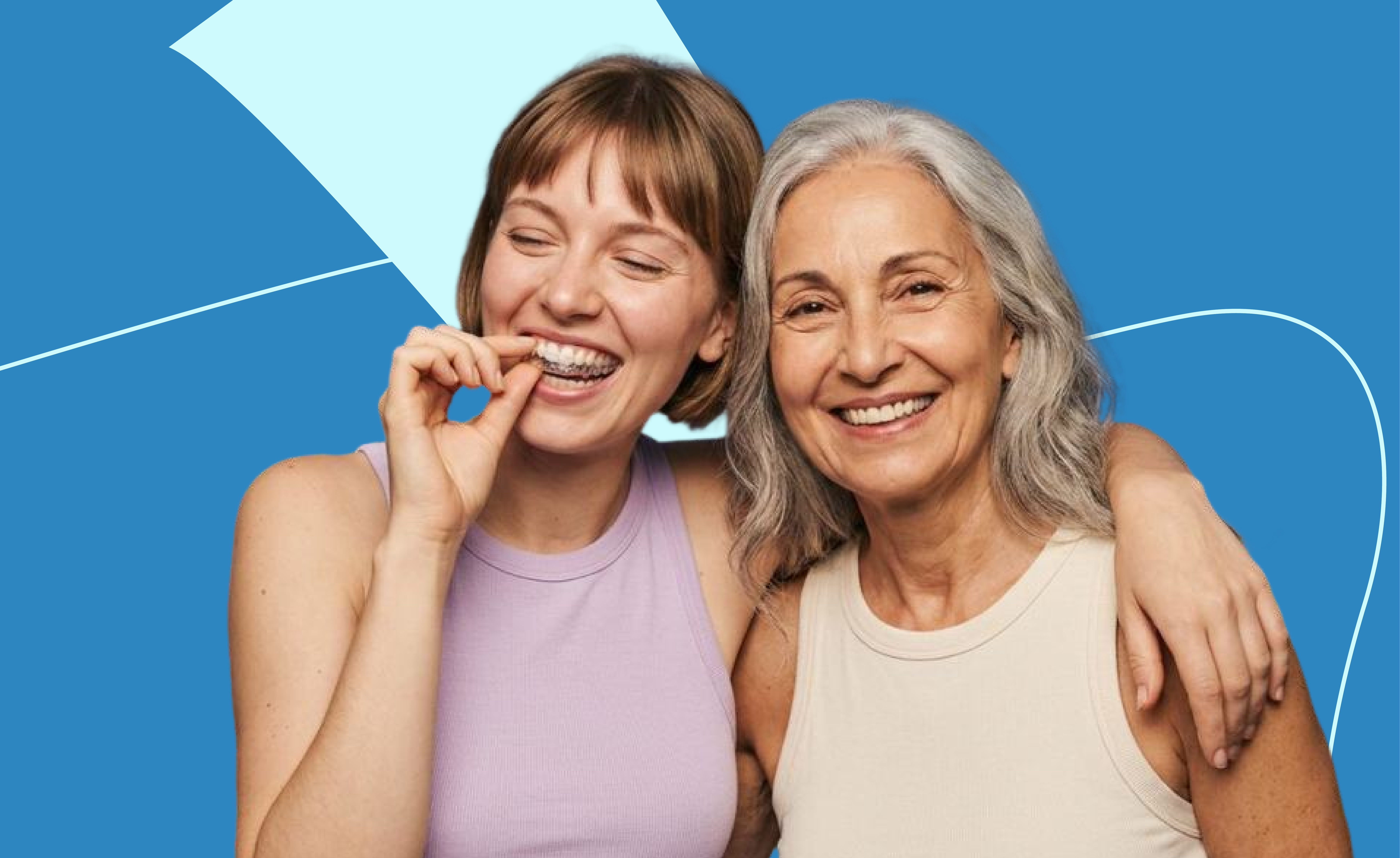 Due donne sorridenti, una con allineatore trasparente